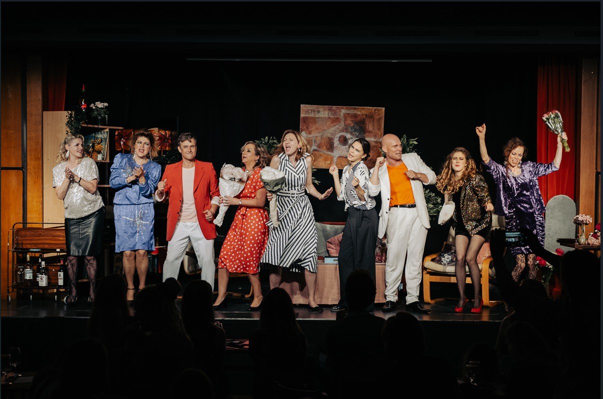 Presse: Rettet die Disko! Broadway-Meisterwerk in Zürich. 2021