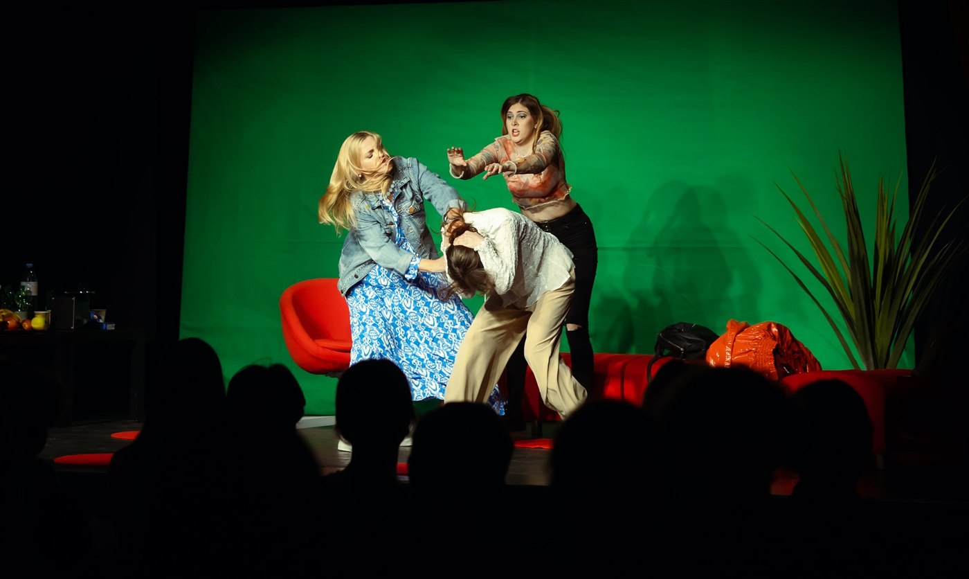 Presse: Außenseiter aus dem Theater Synthese: I believe I can fly! 2022