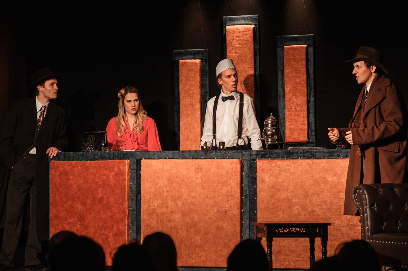Presse: Wer hat den Glauben getötet? Premiere im Internationalen Theater Synthese. 2023