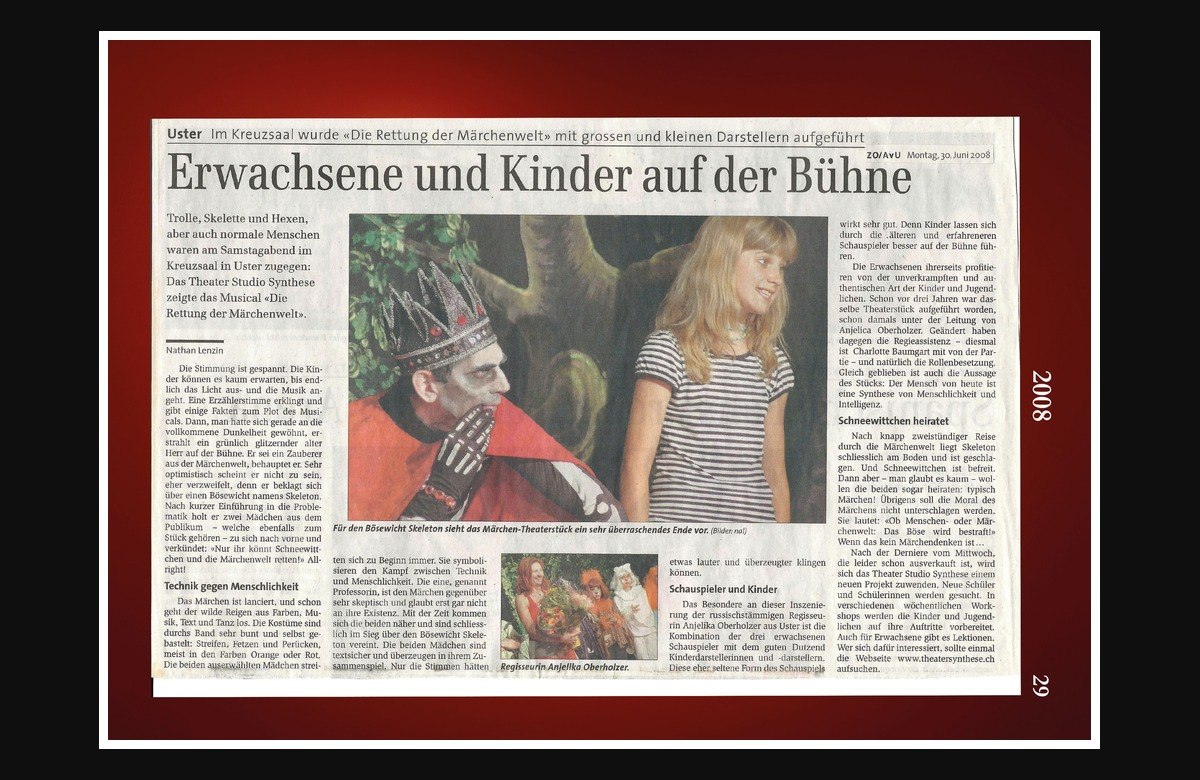 Presse: Erwachsene und Kinder auf der Bühne. 2008