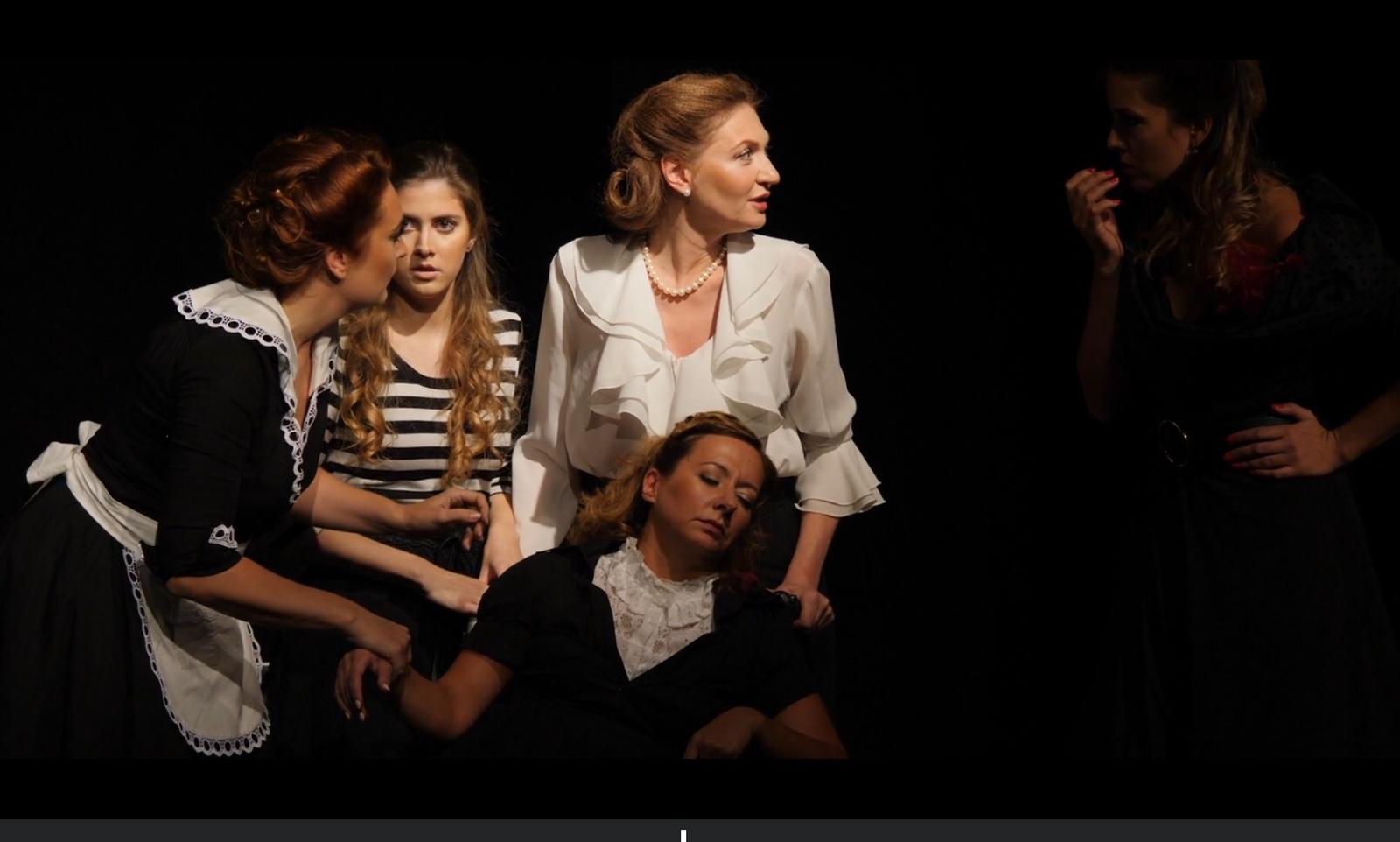 8 Liebende Frauen – Foto 53