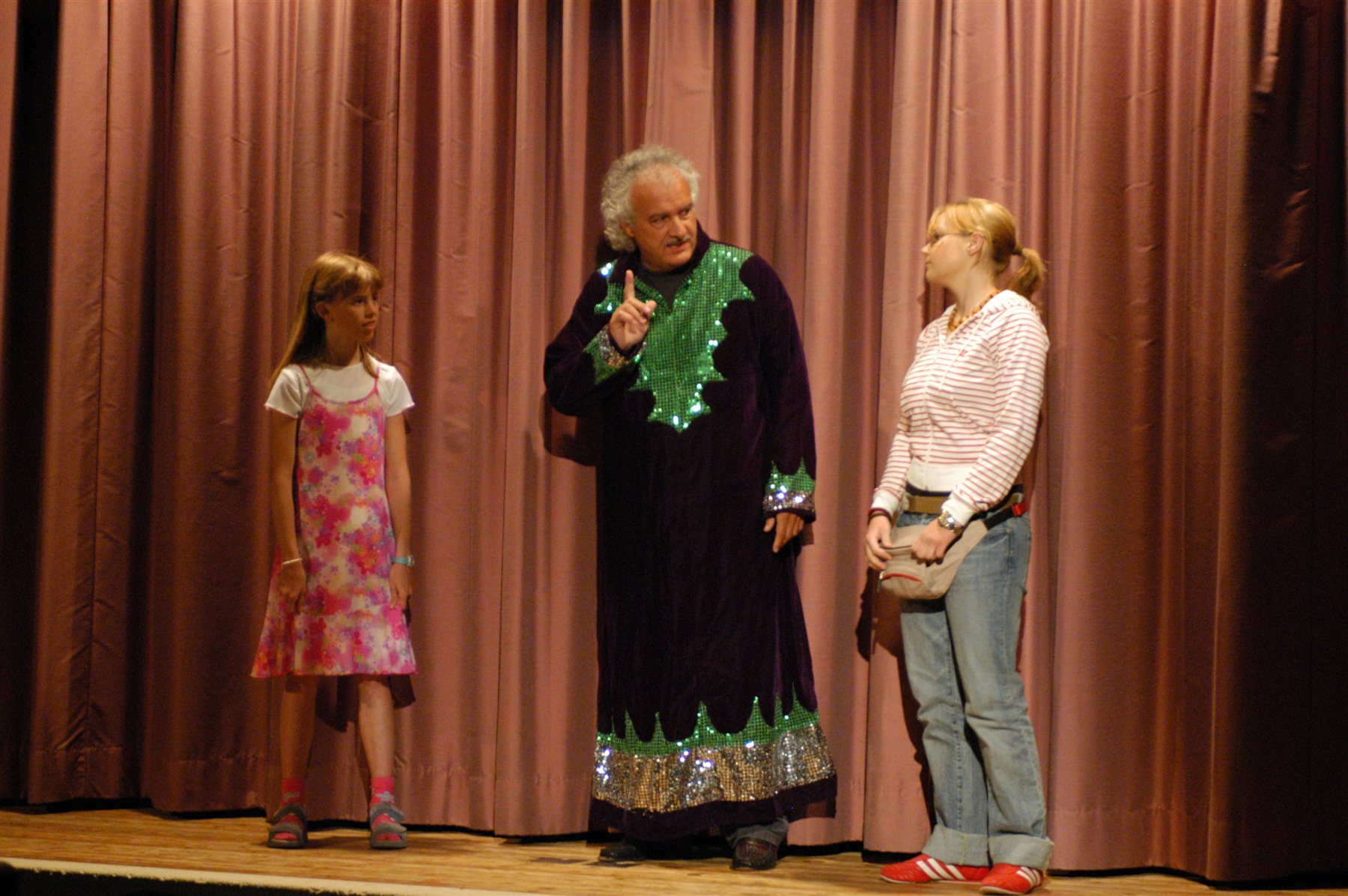 Die Rettung der Märchenwelt – Theater Synthese
