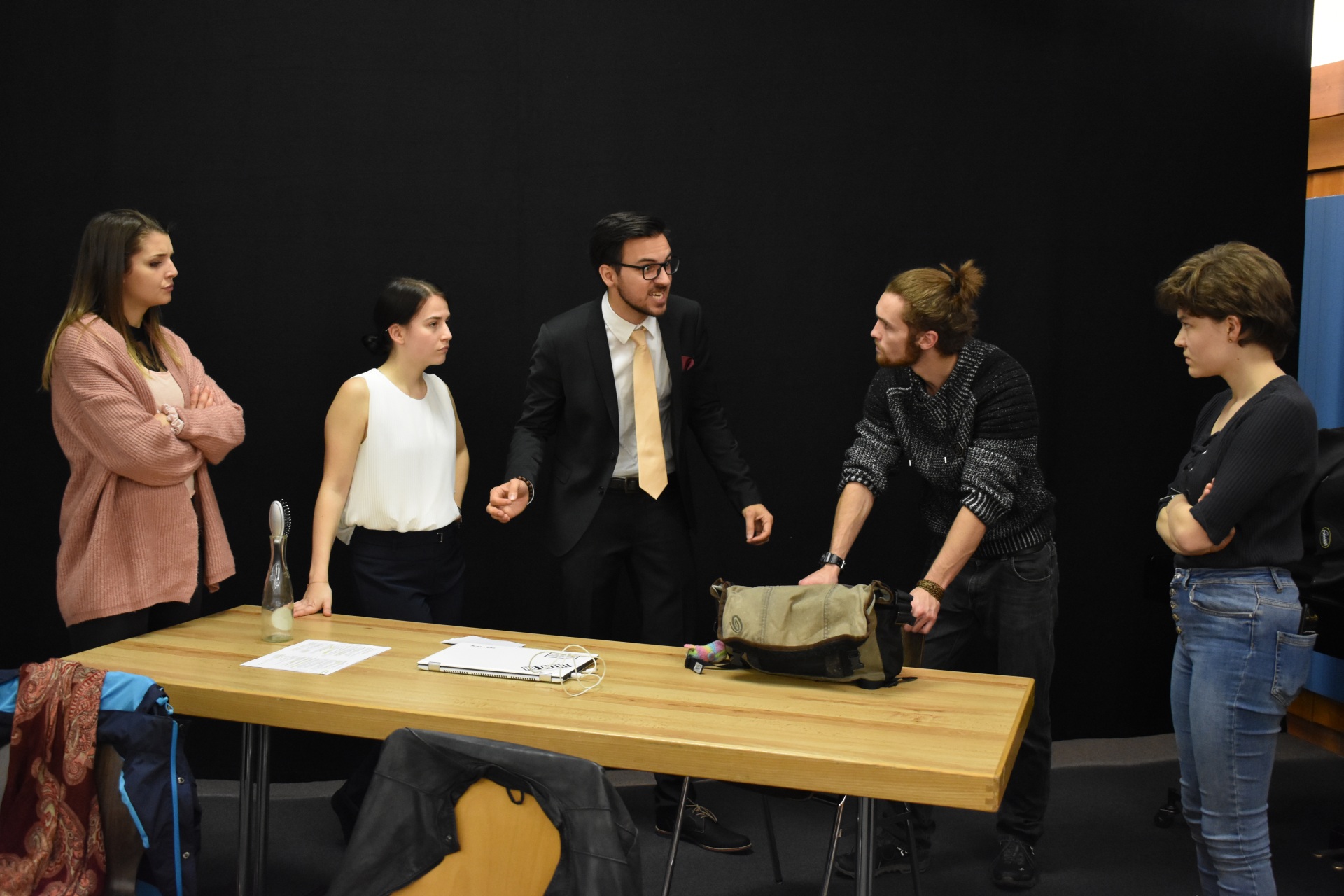 Herr Müller muss weg! – Theater Synthese